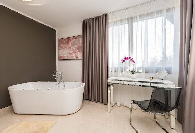 بنسيون Plitvice Falls Cottage