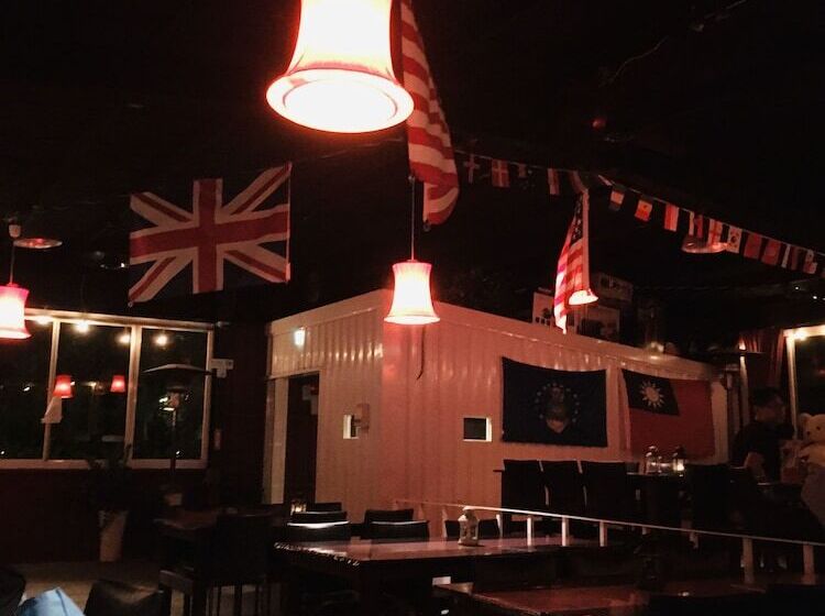 پانسیون Taoyuan Airport Rory Harbor Hostel