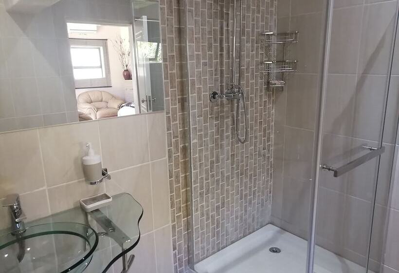 ペンション Easy Inn Guesthouse