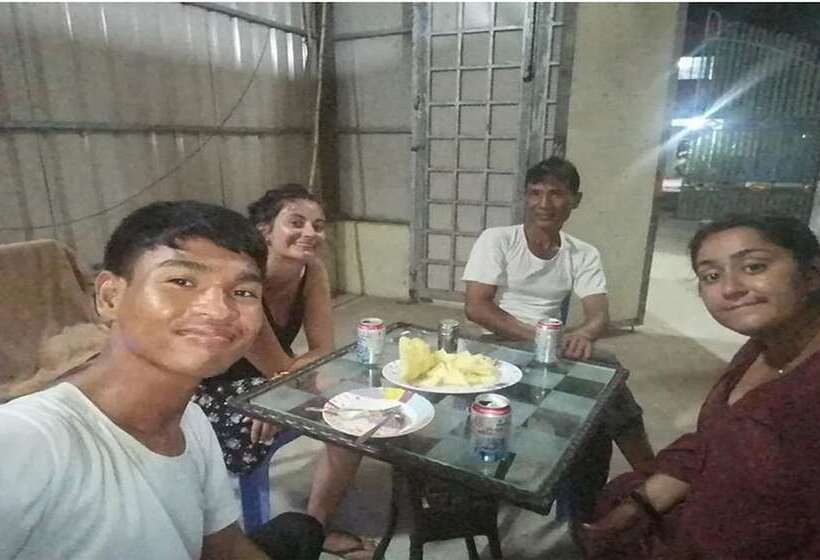 פנסיון The Happy Family House