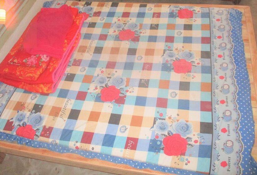 פנסיון The Happy Family House