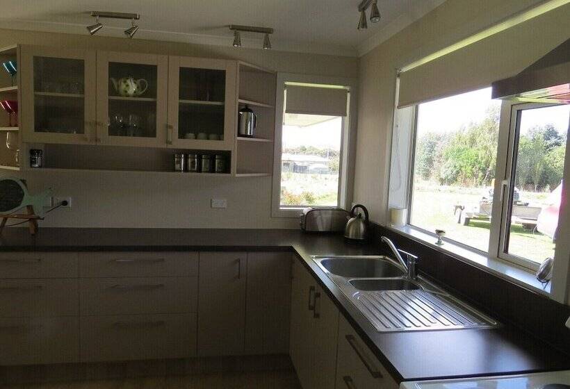 بنسيون Waikawa House