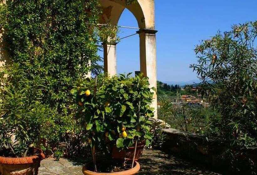 Plush Farmhouse In Bacchereto With Swimming Pool