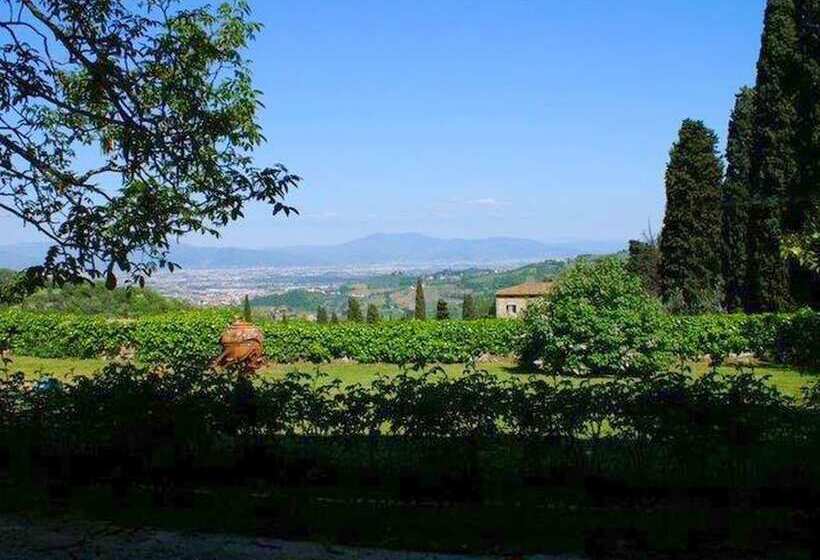 Pretty Farmhouse In Bacchereto With Swimming Pool