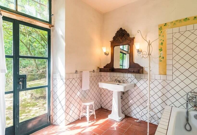 Pretty Farmhouse In Bacchereto With Swimming Pool