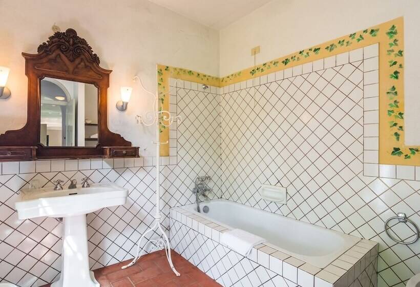 Pretty Farmhouse In Bacchereto With Swimming Pool