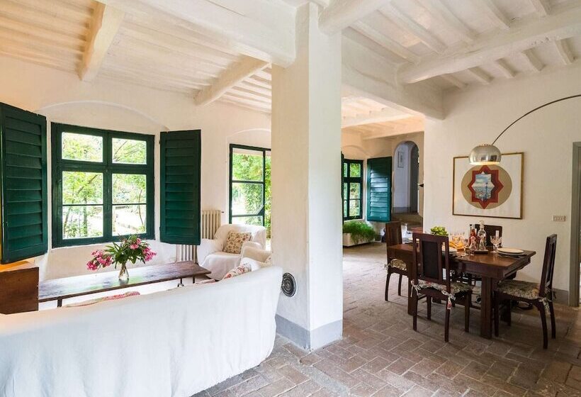 Pretty Farmhouse In Bacchereto With Swimming Pool