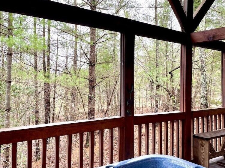 Private And Perfect!   Hot Tub, King Bed, Fireplace   Dog And Motorcycle Friendly Studio Cabin By Re