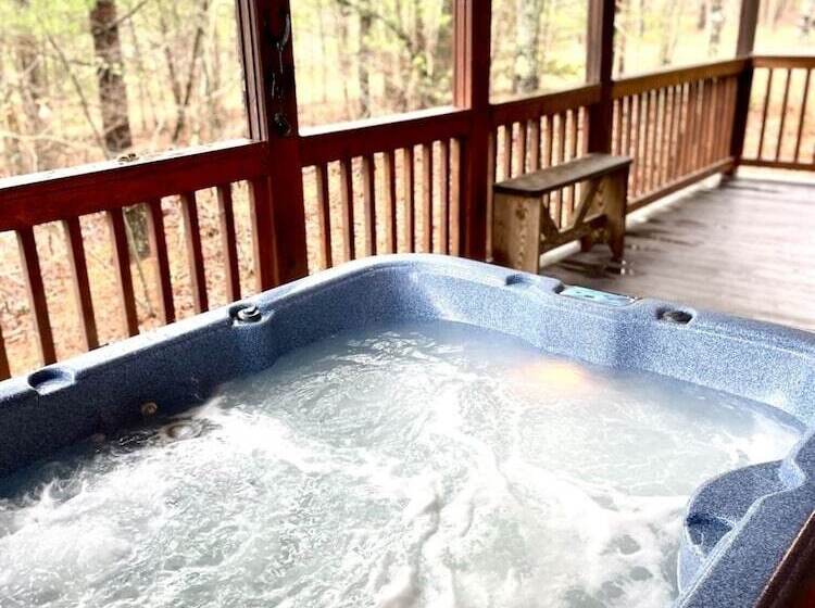 Private And Perfect!   Hot Tub, King Bed, Fireplace   Dog And Motorcycle Friendly Studio Cabin By Re