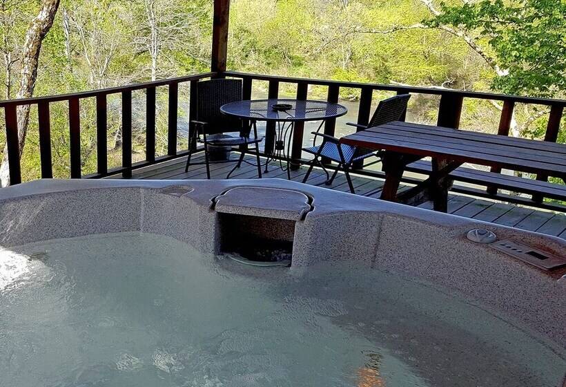 Safari On Glover River With Private Riverfront Access And Hot Tub By Redawning