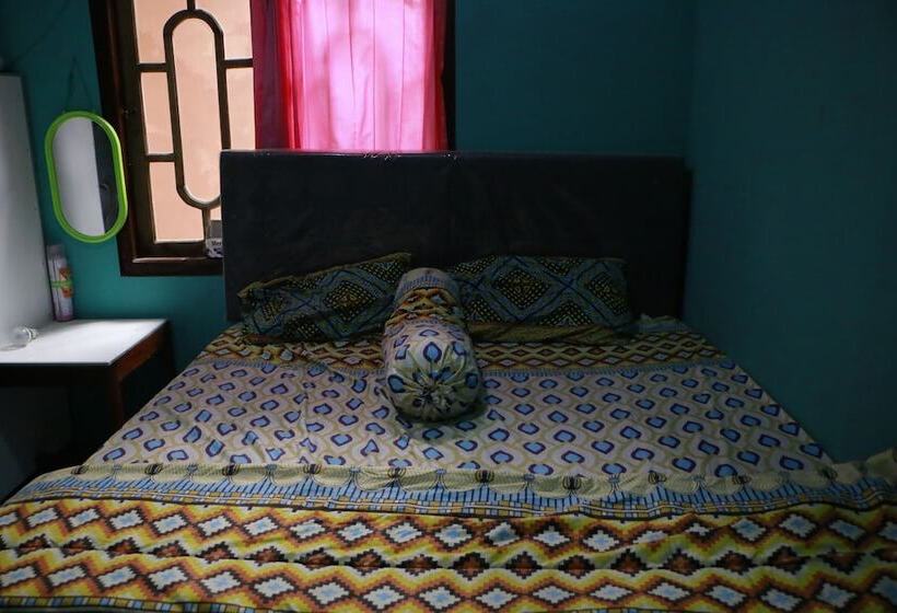 Sarjuni Homestay   Hostel