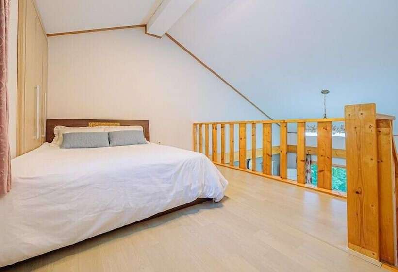 Youngwol Cloud Garden Pension