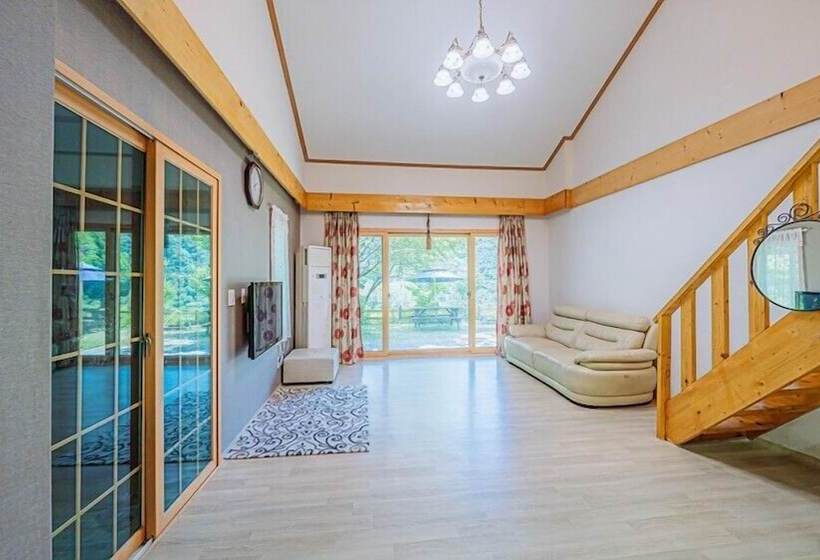 Youngwol Cloud Garden Pension