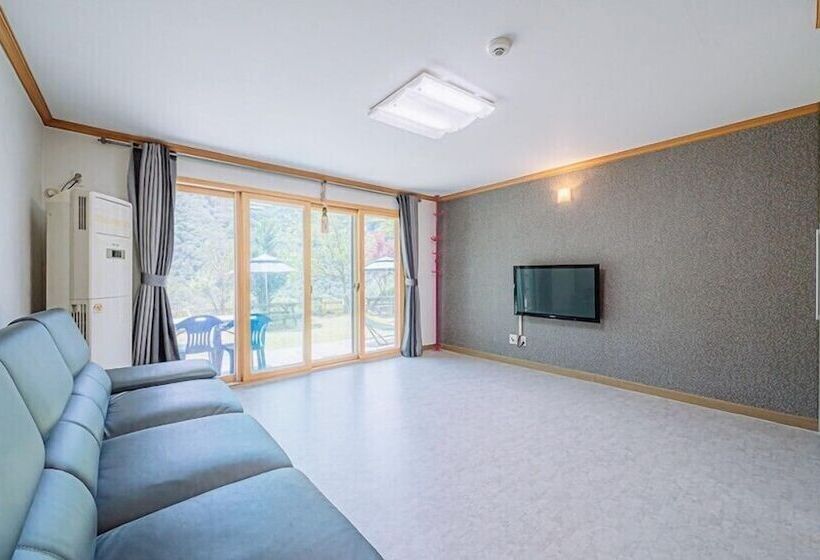 Youngwol Cloud Garden Pension