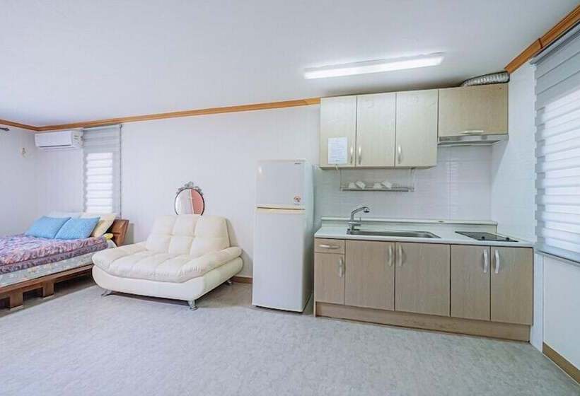 Youngwol Cloud Garden Pension