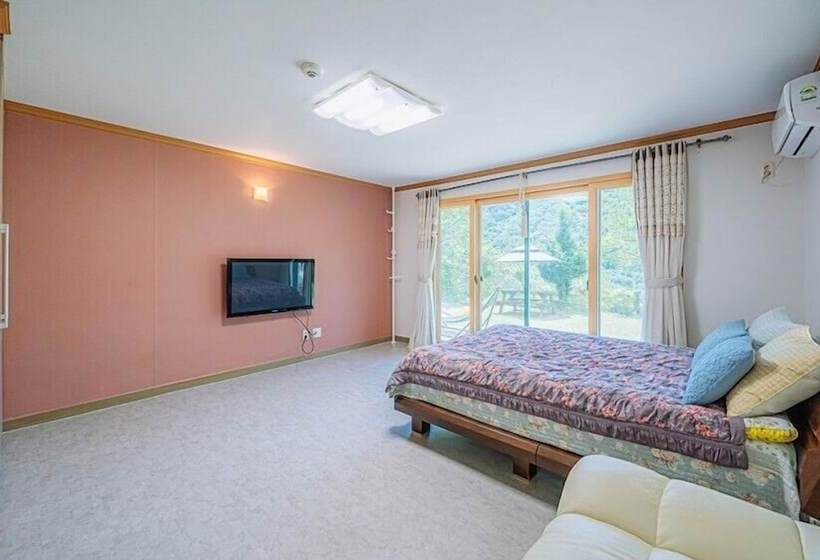 Youngwol Cloud Garden Pension