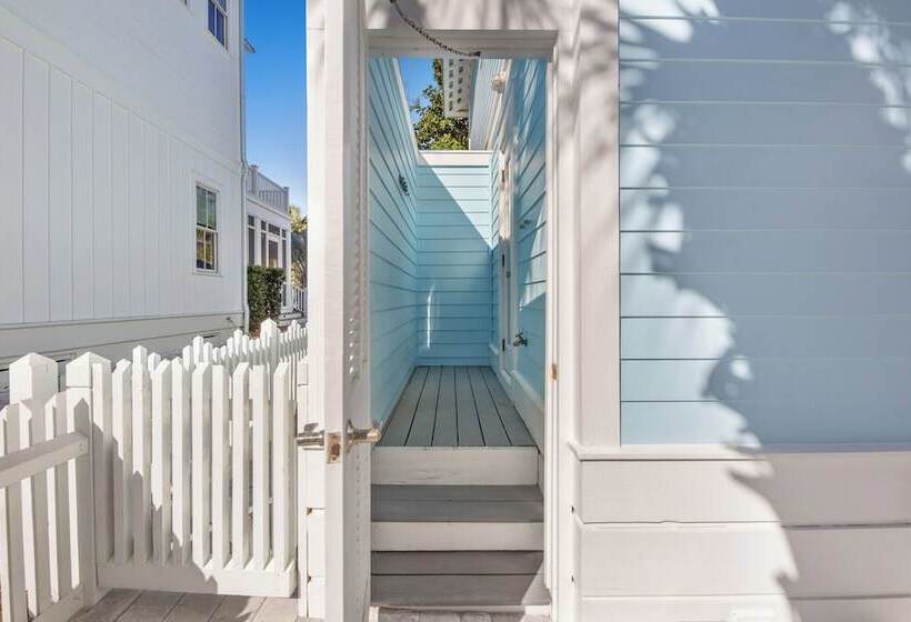 Quaint 2br/2.5ba Cottage Nestled Between 30a & Panama City Beach! Sleeps 6!