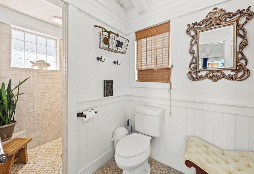 Quaint 2br/2.5ba Cottage Nestled Between 30a & Panama City Beach! Sleeps 6!