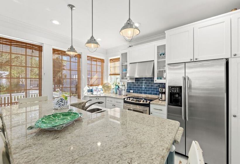 Quaint 2br/2.5ba Cottage Nestled Between 30a & Panama City Beach! Sleeps 6!