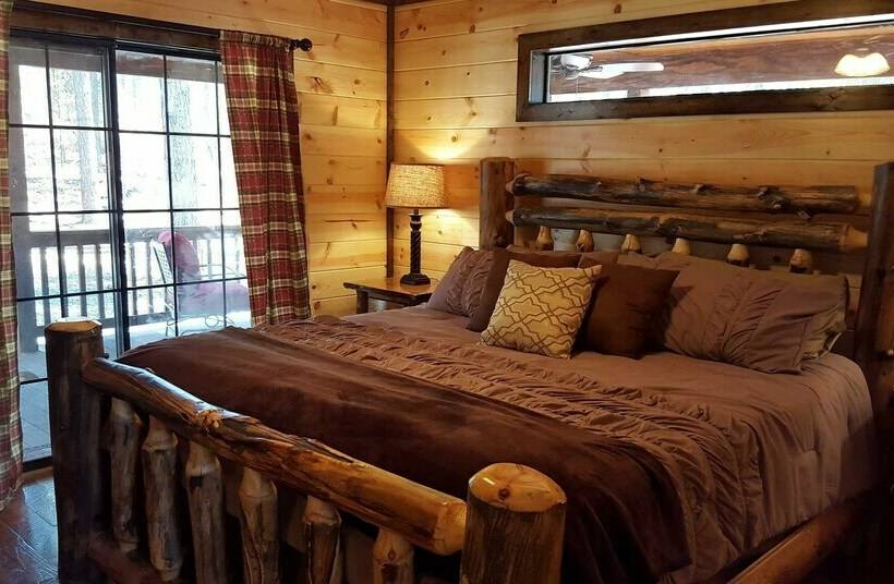 Ace In The Hole Cabin In The Wood With Hot Tub And Fireplace By Redawning