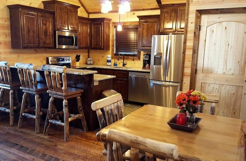 Ace In The Hole Cabin In The Wood With Hot Tub And Fireplace By Redawning