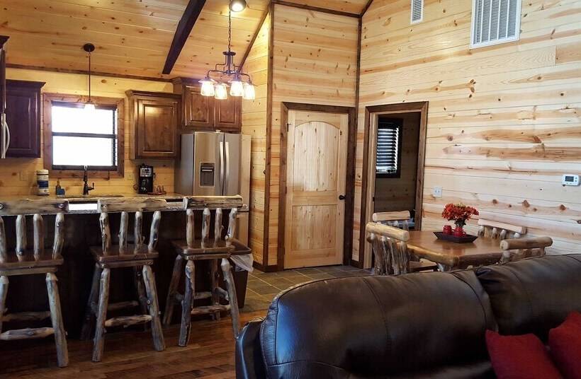 Ace In The Hole Cabin In The Wood With Hot Tub And Fireplace By Redawning