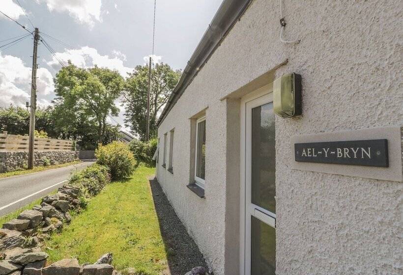 Ael Y Bryn