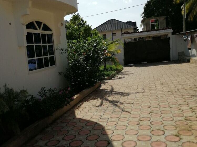 Salhiya Lodge   Hostel