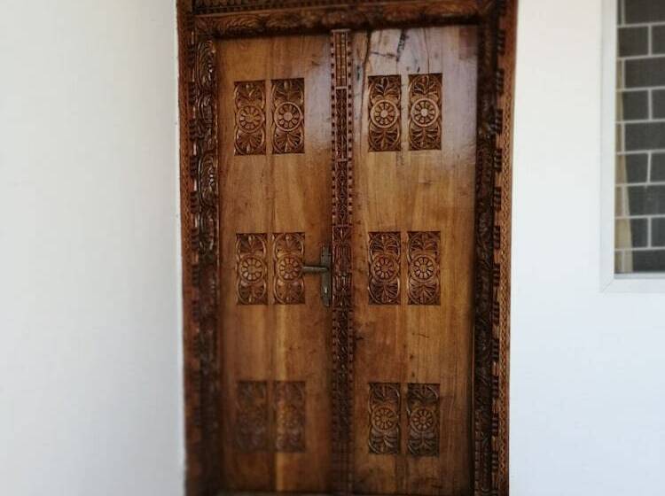 Salhiya Lodge   Hostel