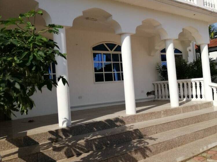 Salhiya Lodge   Hostel