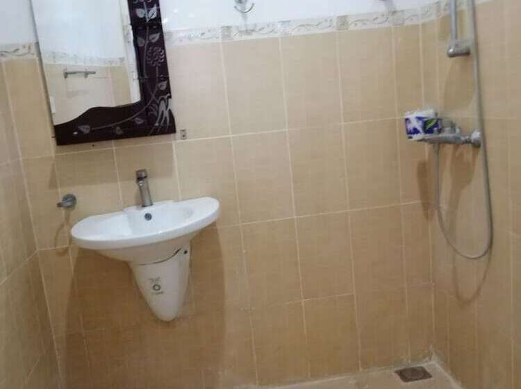 Salhiya Lodge   Hostel