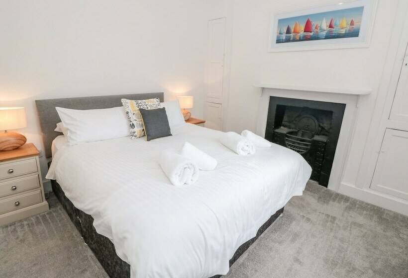 Apartment 1 @ 22 Foss Street