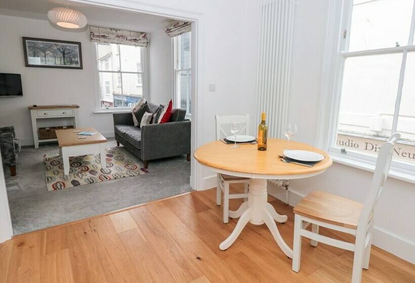 Apartment 1 @ 22 Foss Street