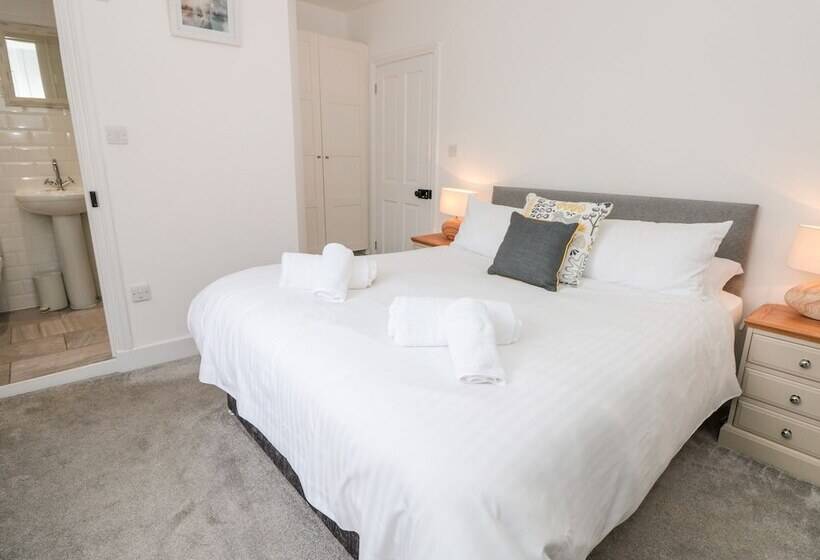 Apartment 1 @ 22 Foss Street