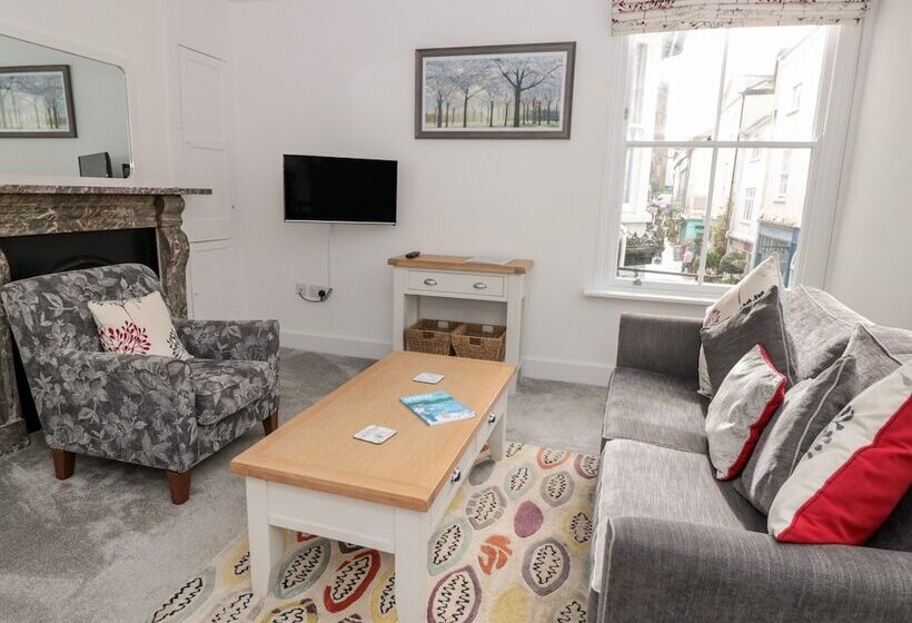 Apartment 1 @ 22 Foss Street