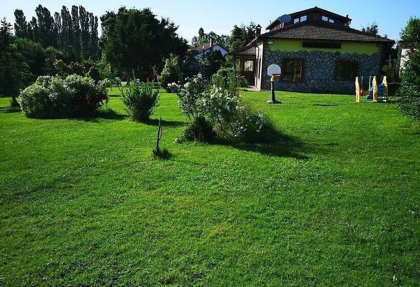 مبيت وإفطار Haznedar Bungalow