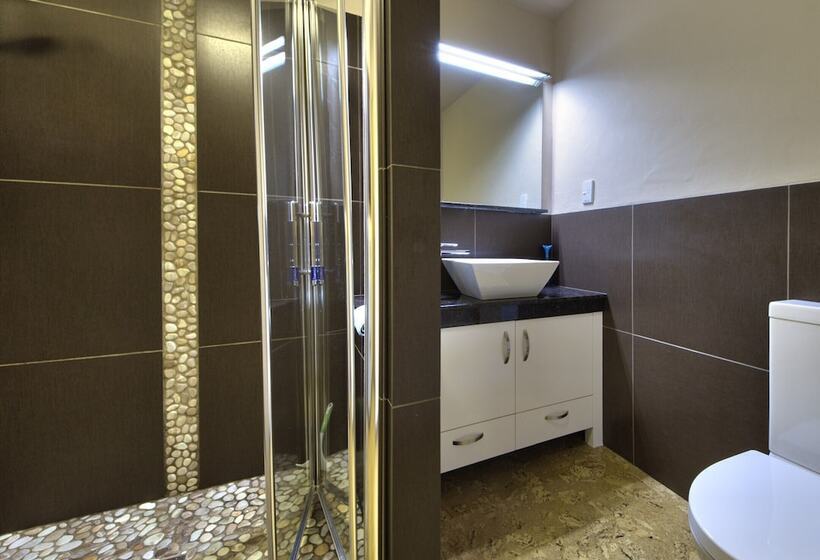 צימר Sandspit Lodge