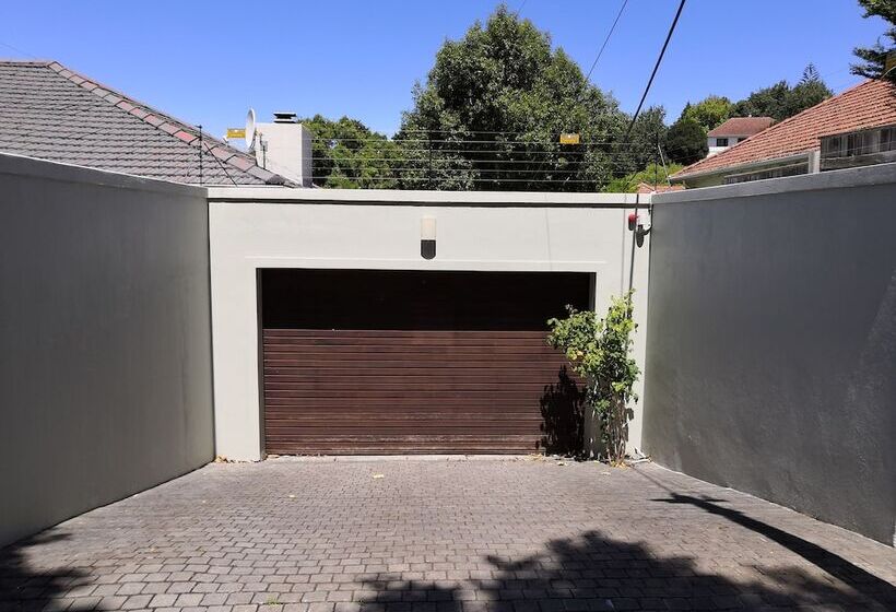 مبيت وإفطار T House