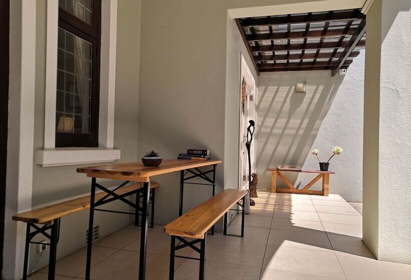 مبيت وإفطار T House