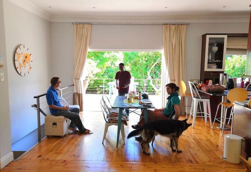 مبيت وإفطار T House