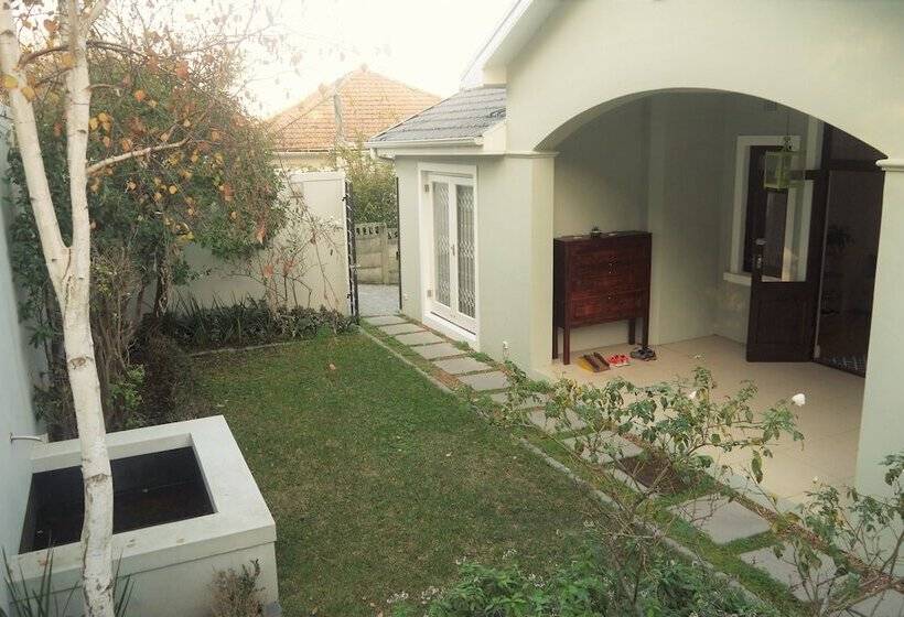 مبيت وإفطار T House