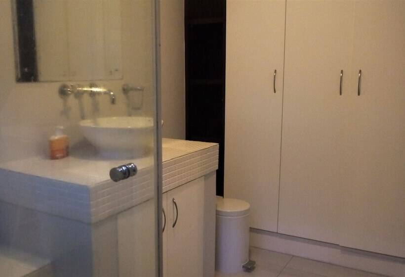 مبيت وإفطار T House