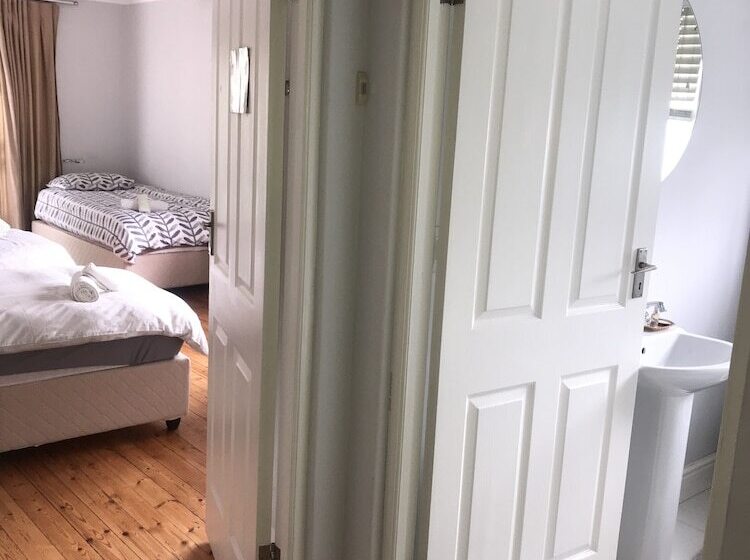 مبيت وإفطار T House