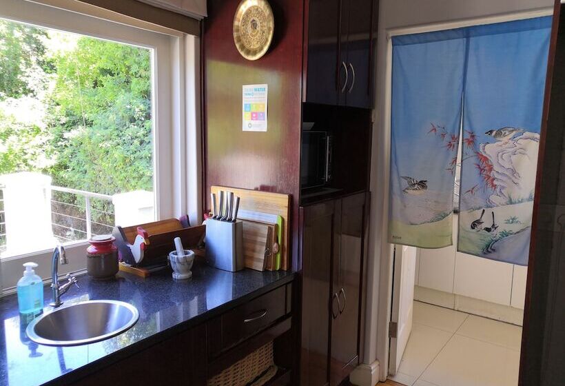 مبيت وإفطار T House