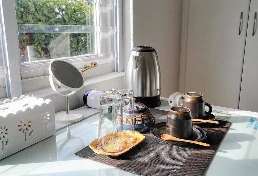 مبيت وإفطار T House