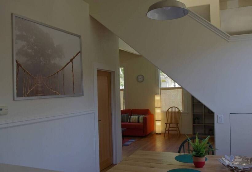 Berkeley Xxl Delux Supreme House