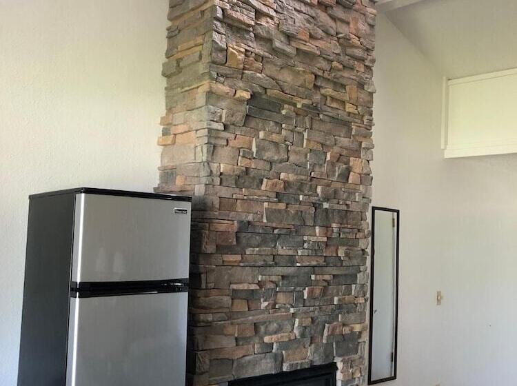 Blue Moon Resort And Motel