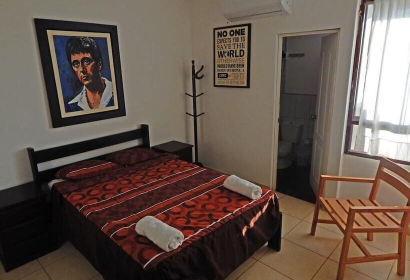 Burgues Mancora Hostel