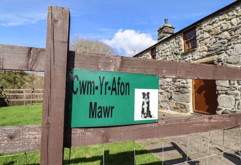 Cwm Yr Afon Mawr