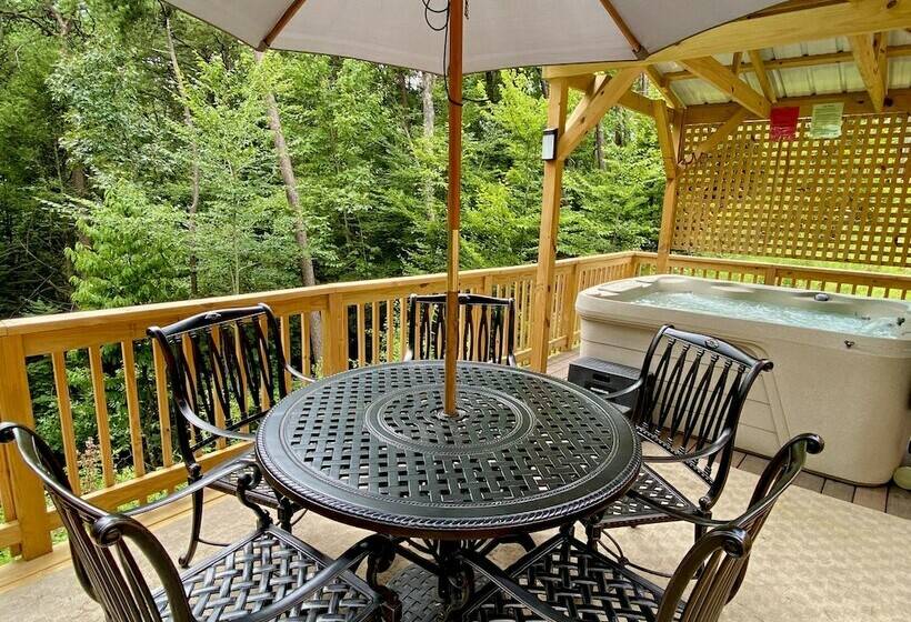 Foxes  Den Cabin With Private Hot Tub And Arcade Game By Redawning